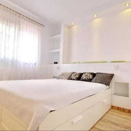 Beautiful Apartment Del Duque アデヘ
